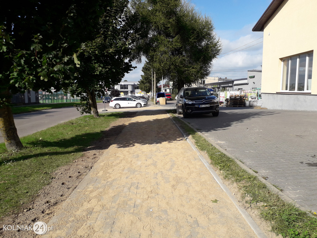 Chodnik na ulicy Sportowej w Kolnie