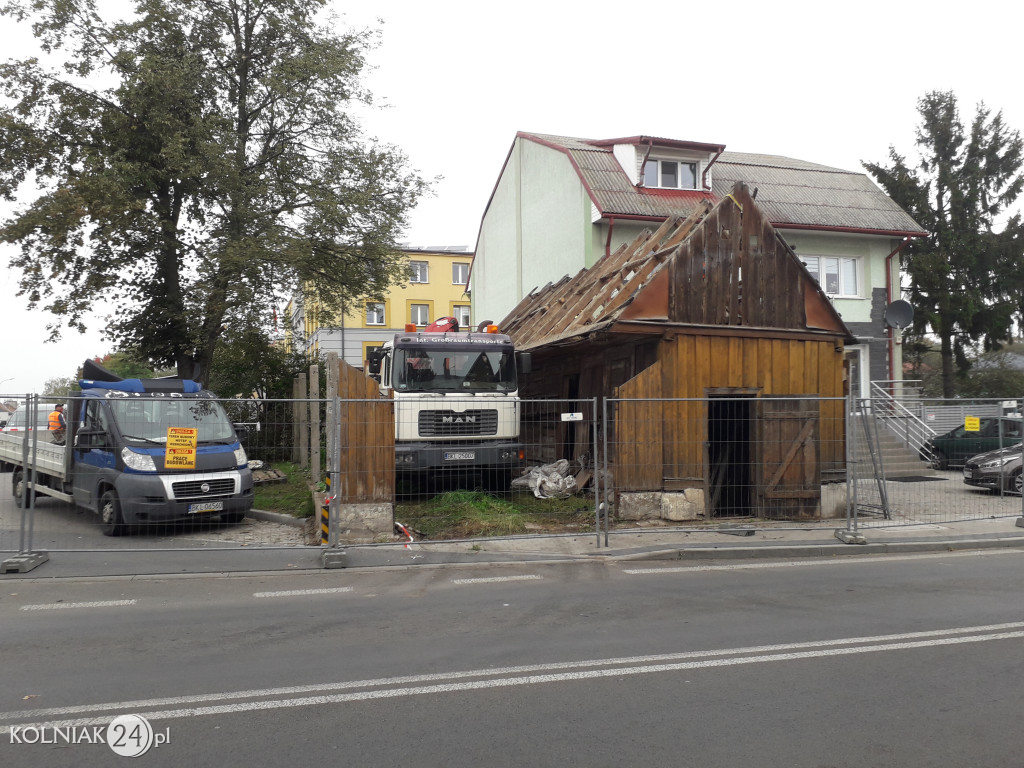 Rozbiórka drewnianego budynku w Kolnie