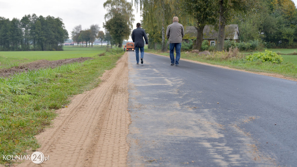 Położono nową nawierzchnię asfaltową na drodze powiatowej