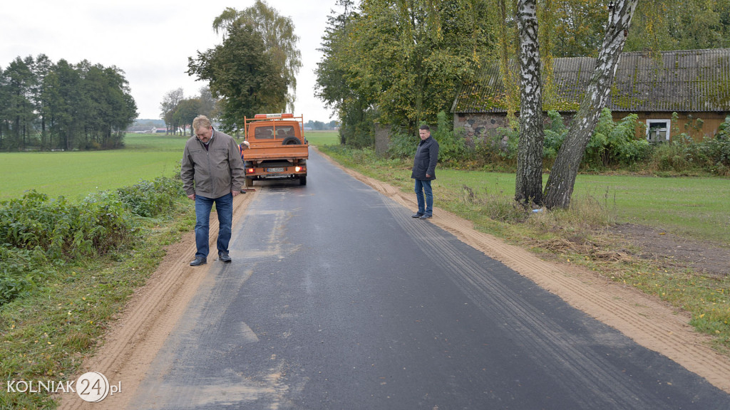 Położono nową nawierzchnię asfaltową na drodze powiatowej