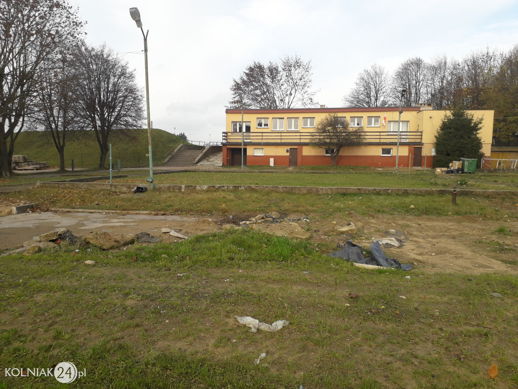 Zagospodarowanie placu przy stadionie miejskim