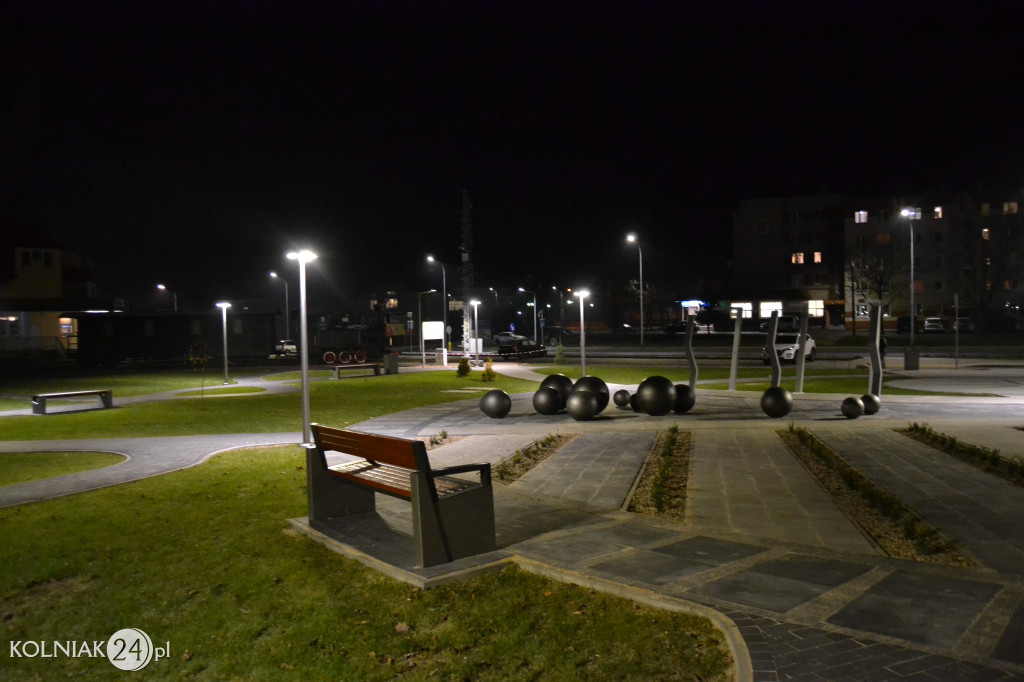 Iluminacje na placu przy stadionie