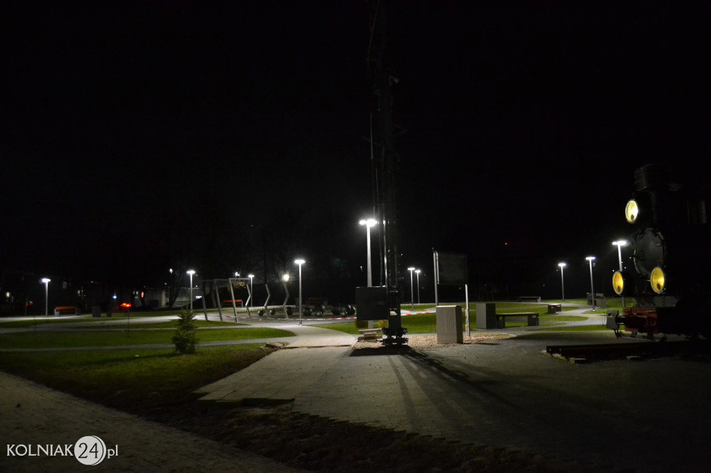 Iluminacje na placu przy stadionie