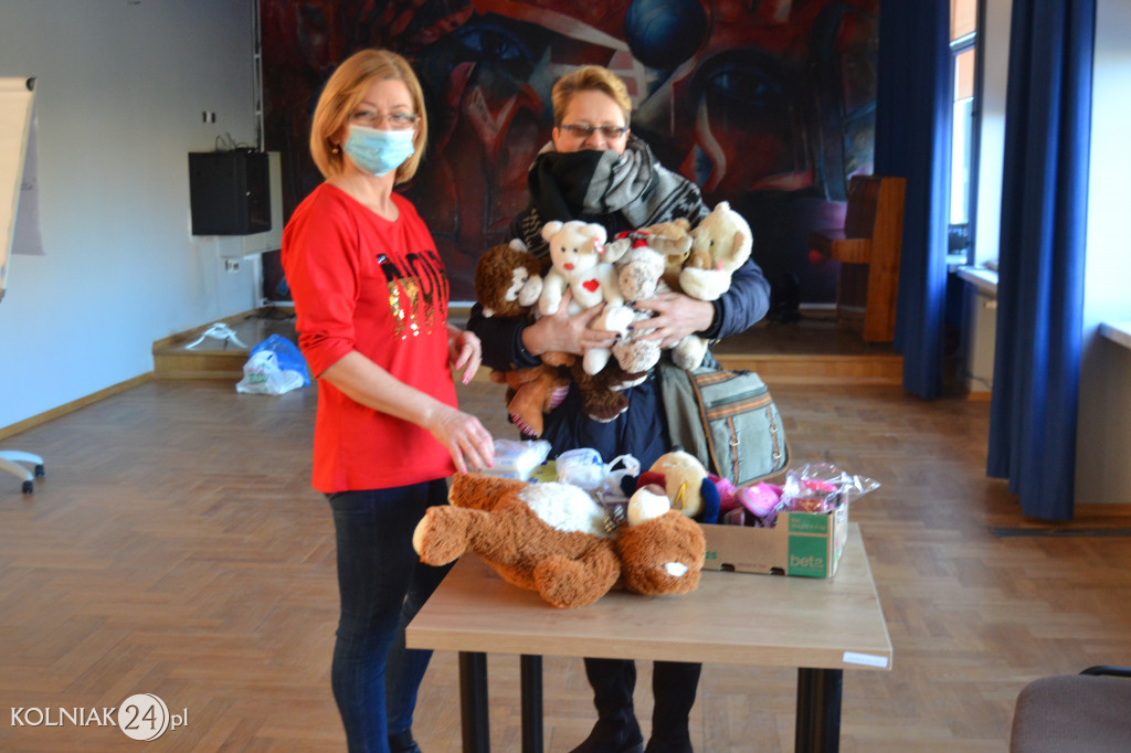CIS: Uczęszczają one na wykłady i kursy
