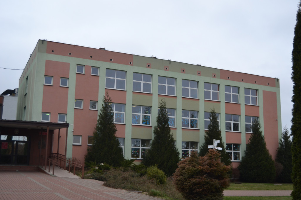 Budynek po zlikwidowanym gimnazjum w Kolnie