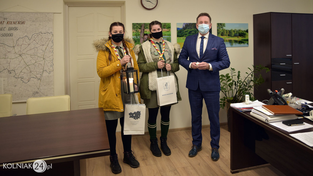 Harcerki i harcerze przekazali Światło
