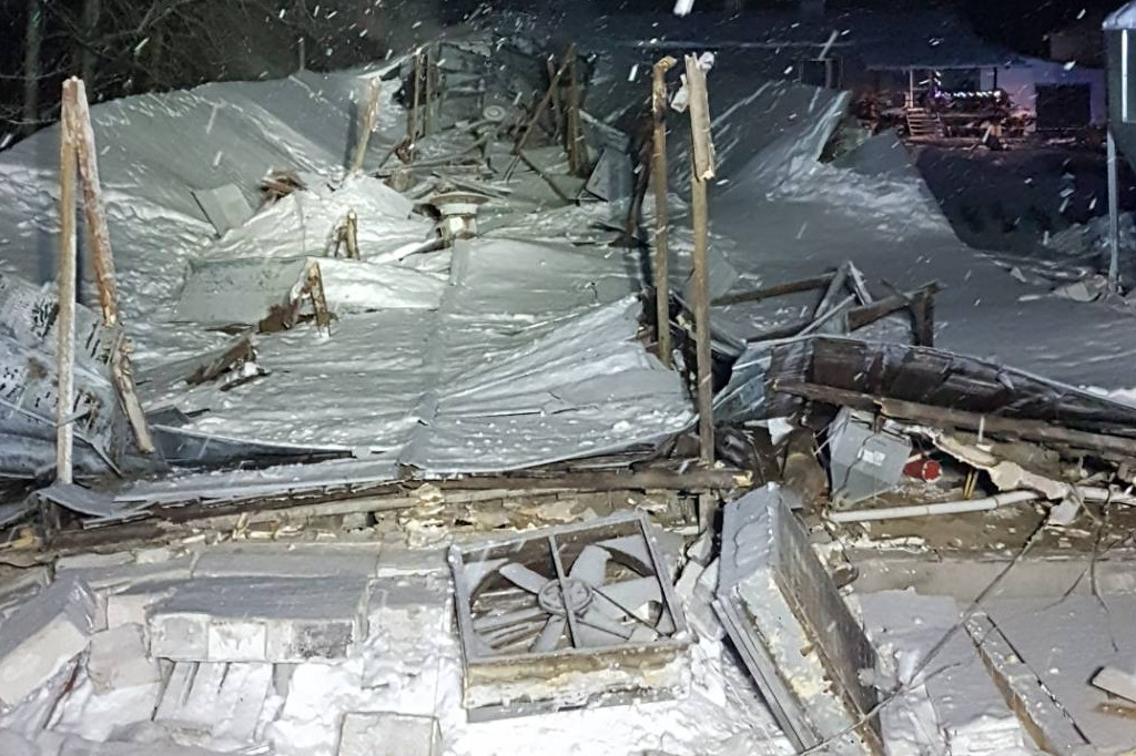 Zawalił się dach budynku w Zabielu