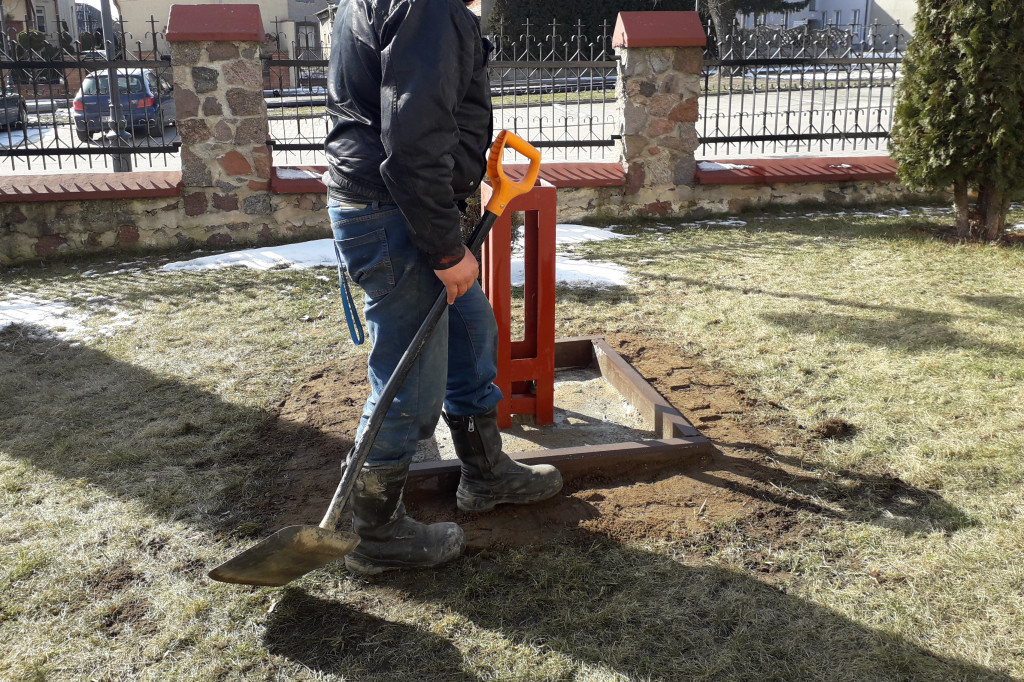 Krzyż pandemiczny przy  kościele św. Anny