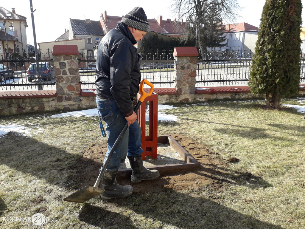 Krzyż pandemiczny przy  kościele św. Anny