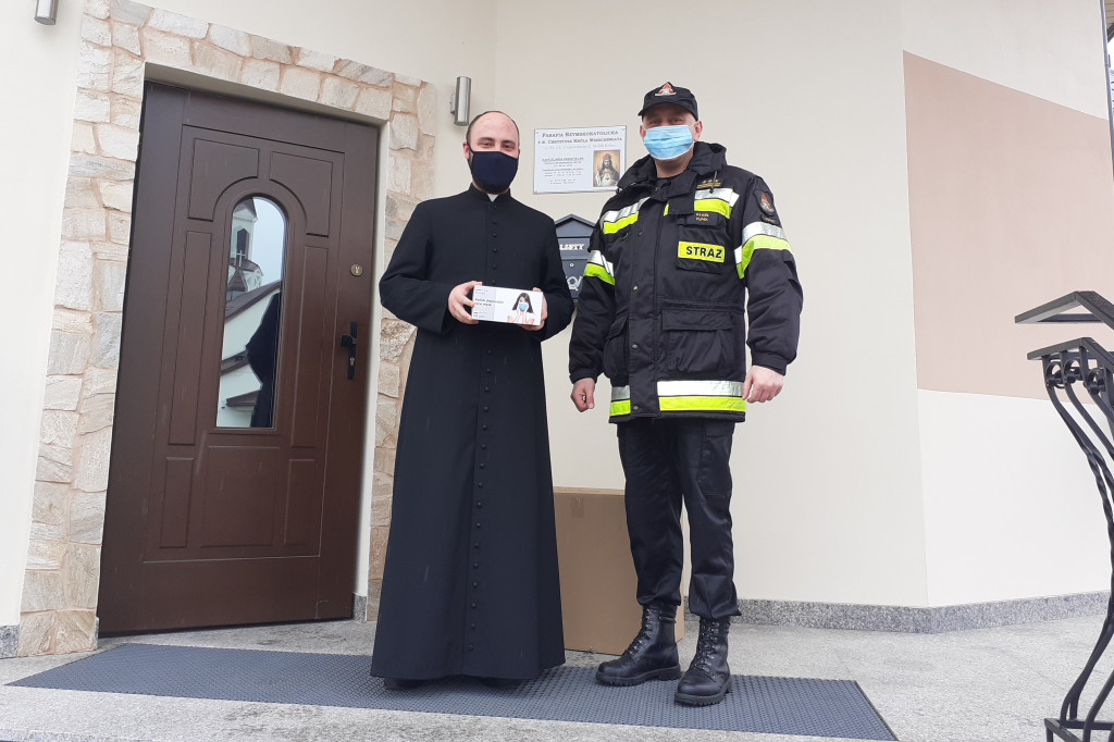Dystrybucja maseczek do parafii na terenie powiatu kolneńskiego