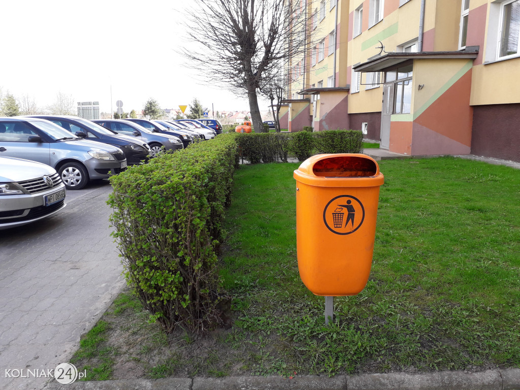 Kosze na śmieci w Kolnie