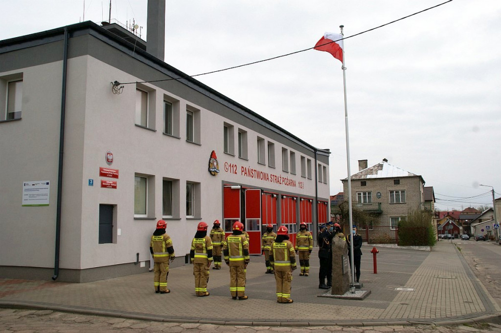 Dzień Flagi Rzeczypospolitej Polskiej w KP PSP w Kolnie