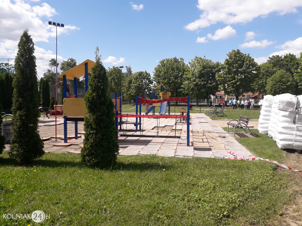 Remont placu zabaw w Dwójce