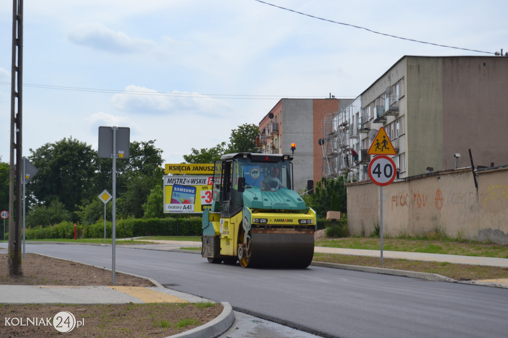 Druga warstwa asfaltu na ulicy Konopnickiej