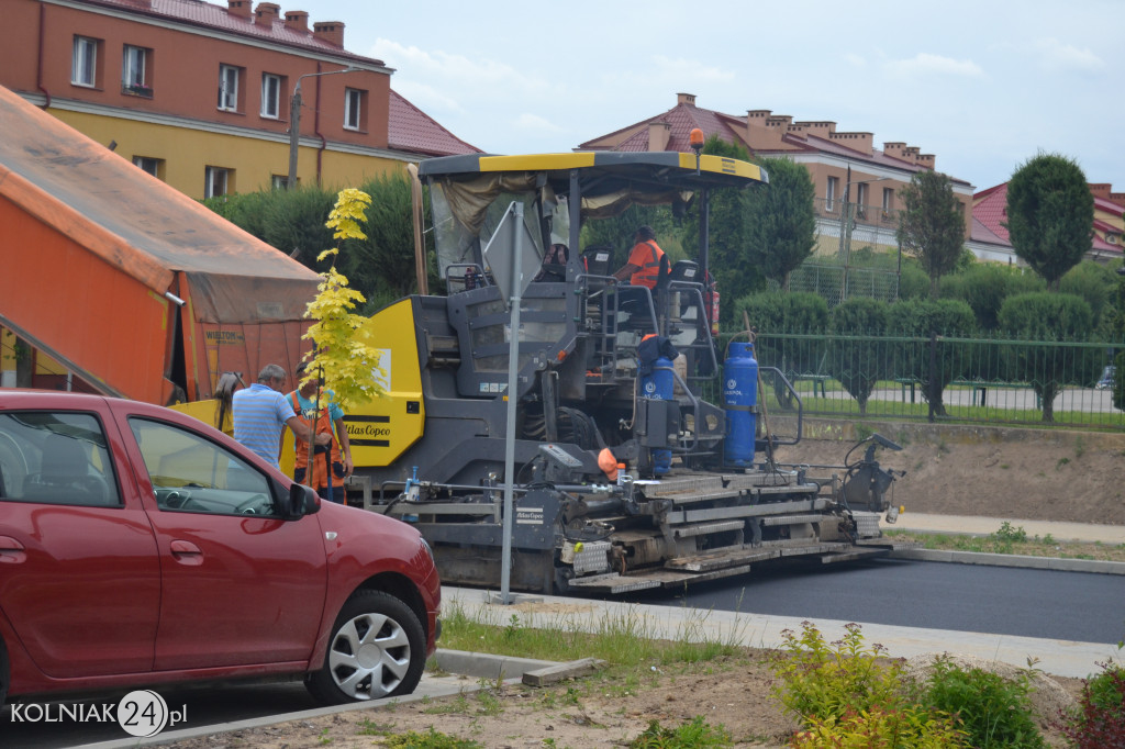 Druga warstwa asfaltu na ulicy Konopnickiej