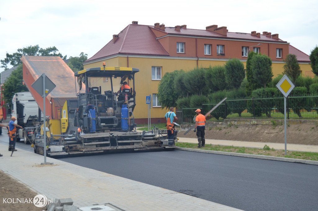 Druga warstwa asfaltu na ulicy Konopnickiej