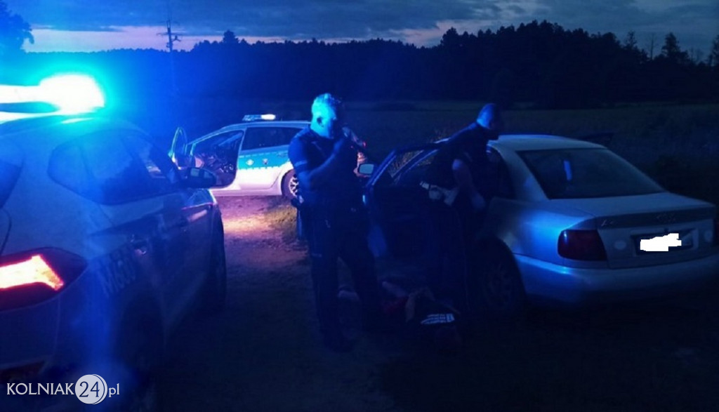 Policja ściga kierowcę audi