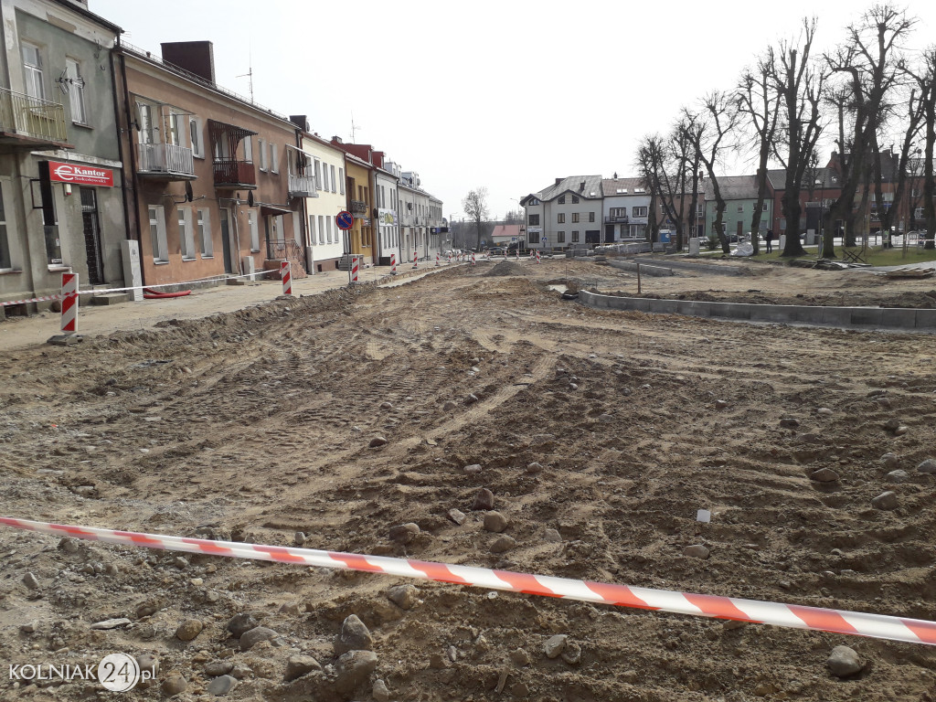 Ponownie ruszyły prace na Placu Wolności