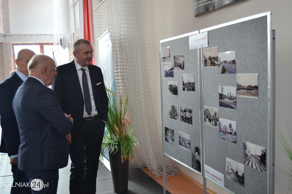 Uroczystość przekazania repliki sztandaru bojowego żołnierzy AK
