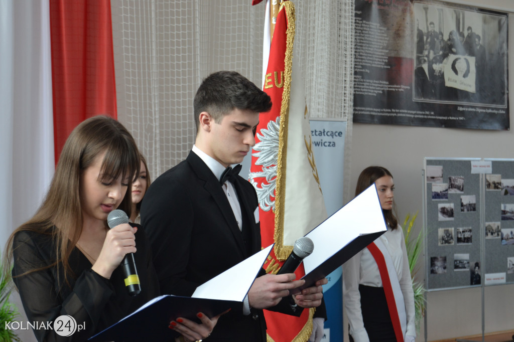 Uroczystość przekazania repliki sztandaru bojowego żołnierzy AK
