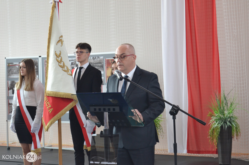 Uroczystość przekazania repliki sztandaru bojowego żołnierzy AK
