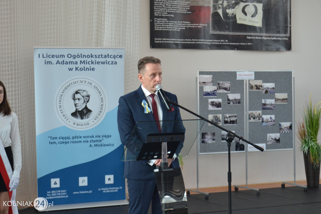 Uroczystość przekazania repliki sztandaru bojowego żołnierzy AK