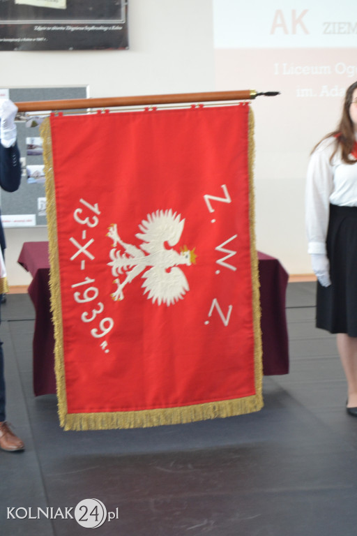 Uroczystość przekazania repliki sztandaru bojowego żołnierzy AK