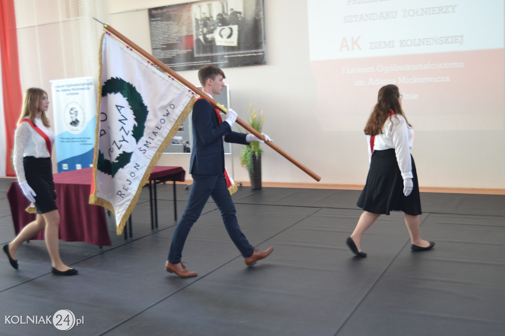 Uroczystość przekazania repliki sztandaru bojowego żołnierzy AK