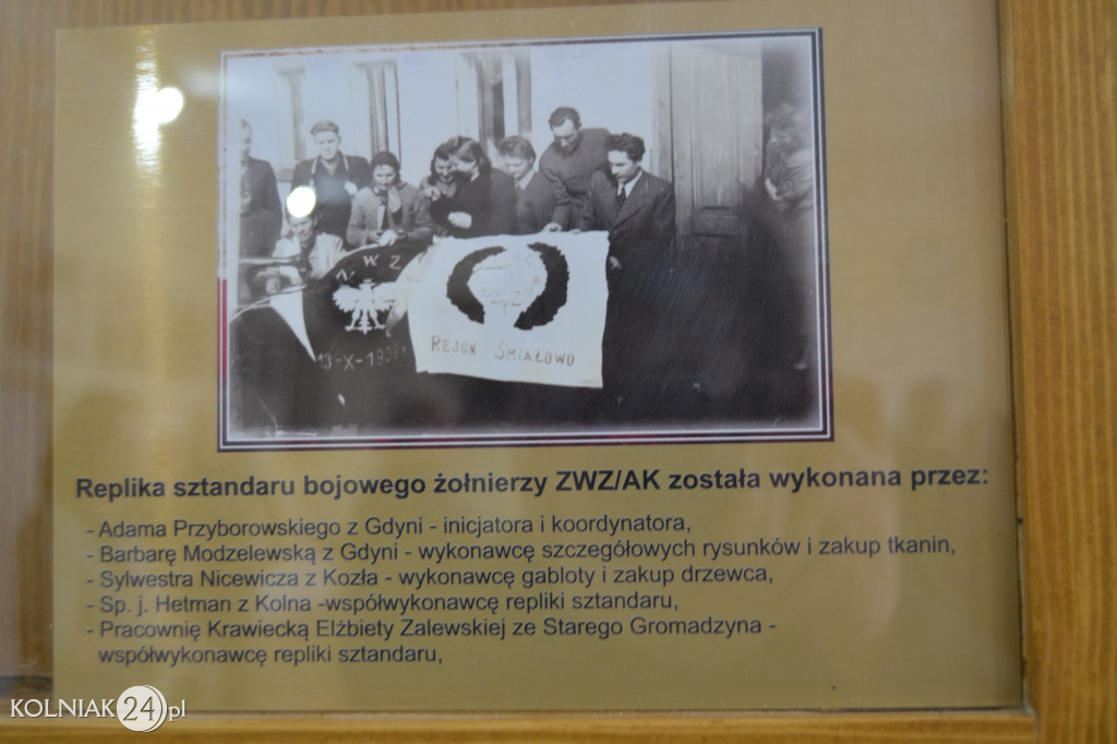 Uroczystość przekazania repliki sztandaru bojowego żołnierzy AK