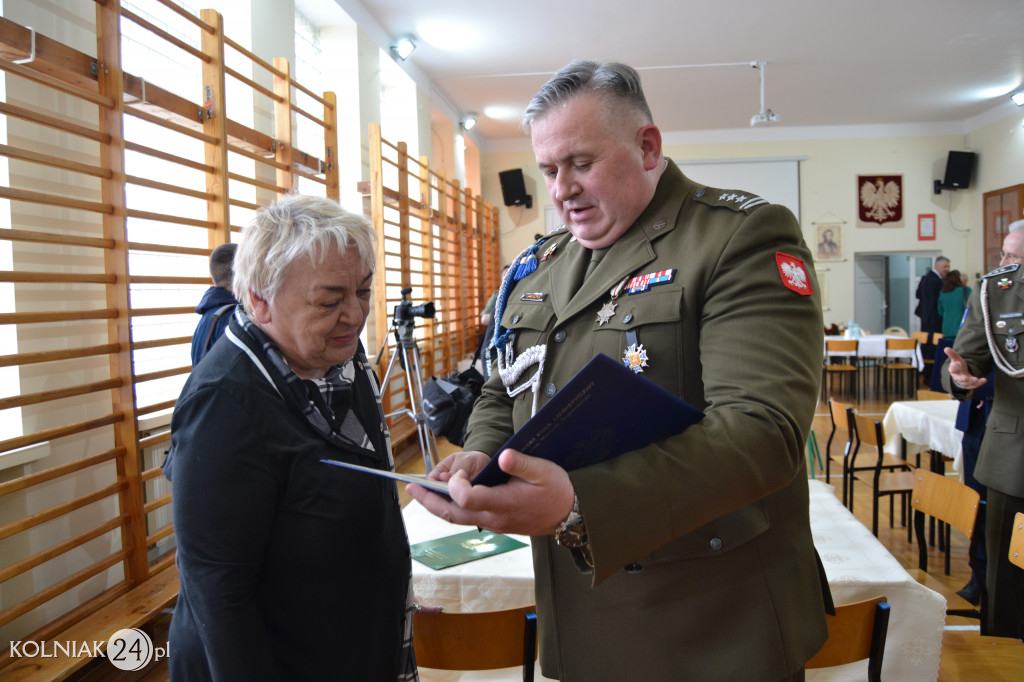 Uroczystość przekazania repliki sztandaru bojowego żołnierzy AK