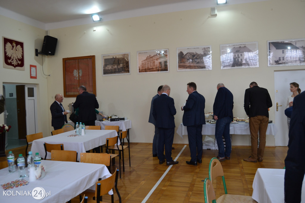 Uroczystość przekazania repliki sztandaru bojowego żołnierzy AK