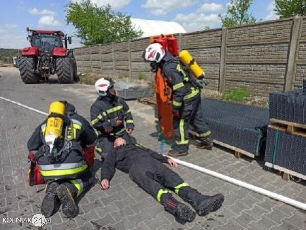 Ćwiczenia strażaków w bazie maszynowej