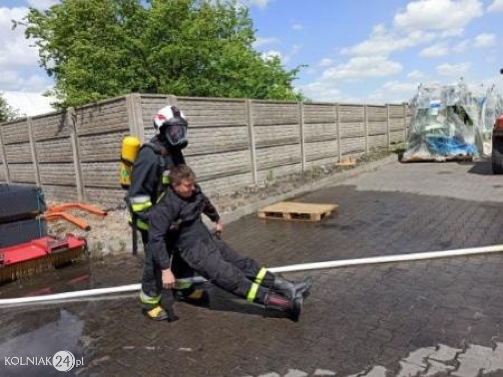 Ćwiczenia strażaków w bazie maszynowej