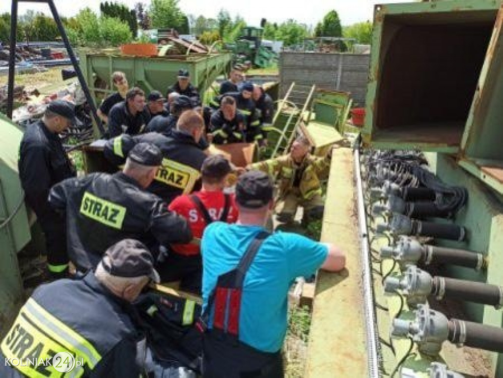 Ćwiczenia strażaków w bazie maszynowej