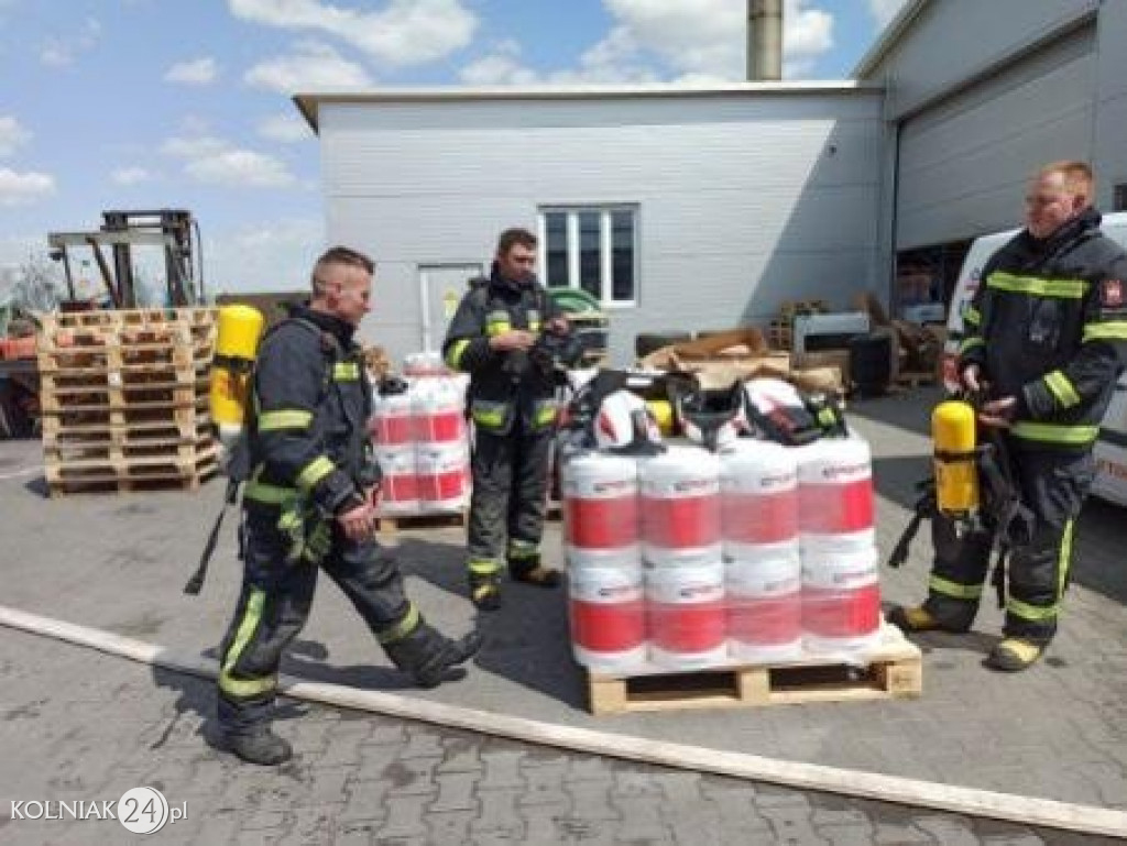 Ćwiczenia strażaków w bazie maszynowej