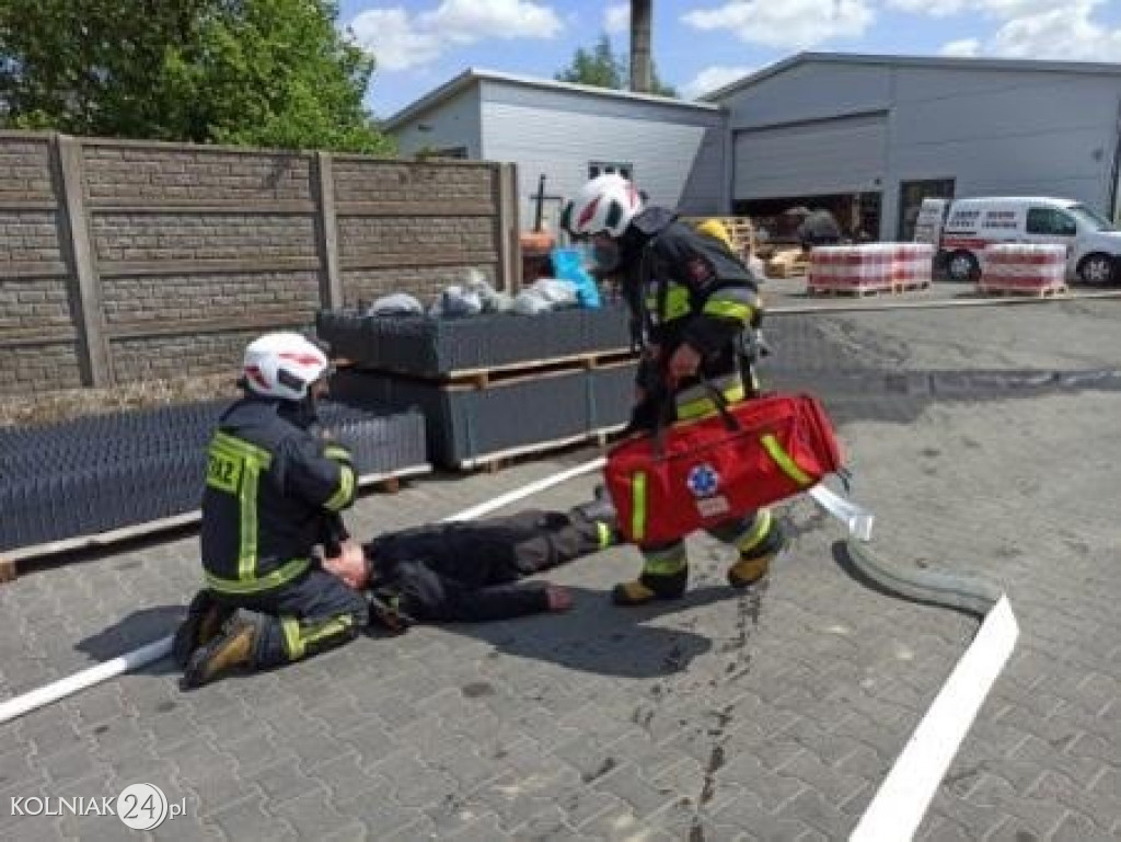 Ćwiczenia strażaków w bazie maszynowej
