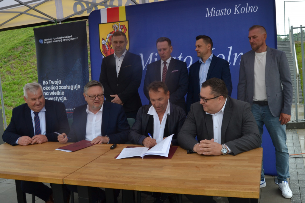 Podpisanie umowy na modernizację stadionu w Kolnie
