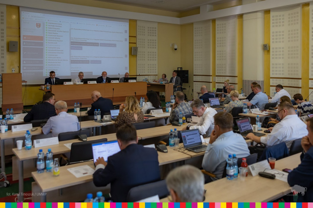 Zarząd Województwa Podlaskiego z votum zaufania i absolutorium