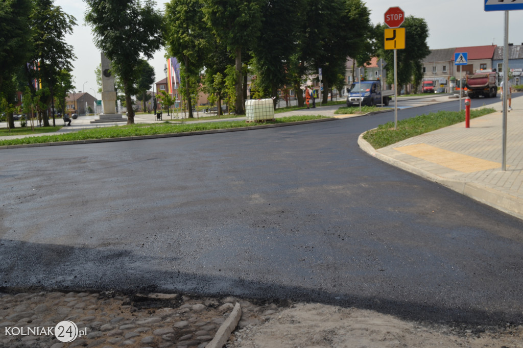 Asfalt na Placu Wolności