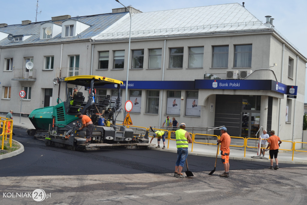 Asfalt na Placu Wolności