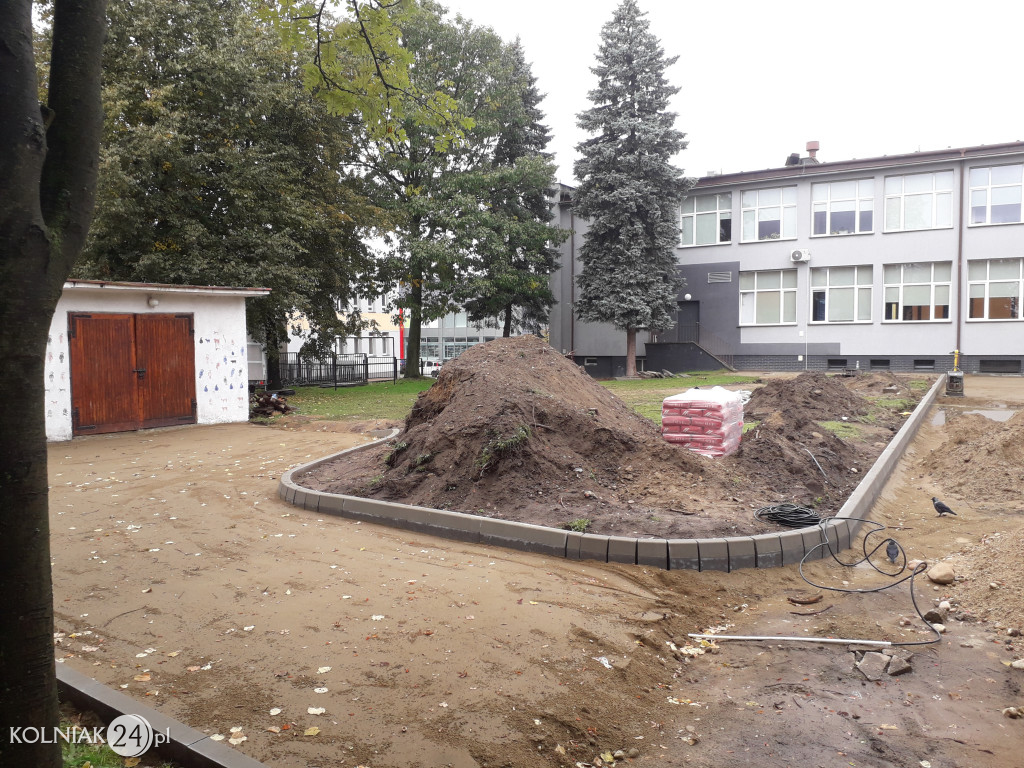Remont placu za kolneńskim domem kultury