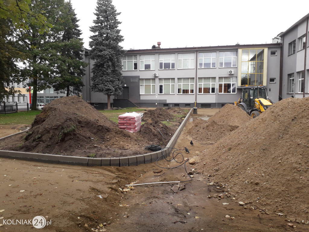 Remont placu za kolneńskim domem kultury