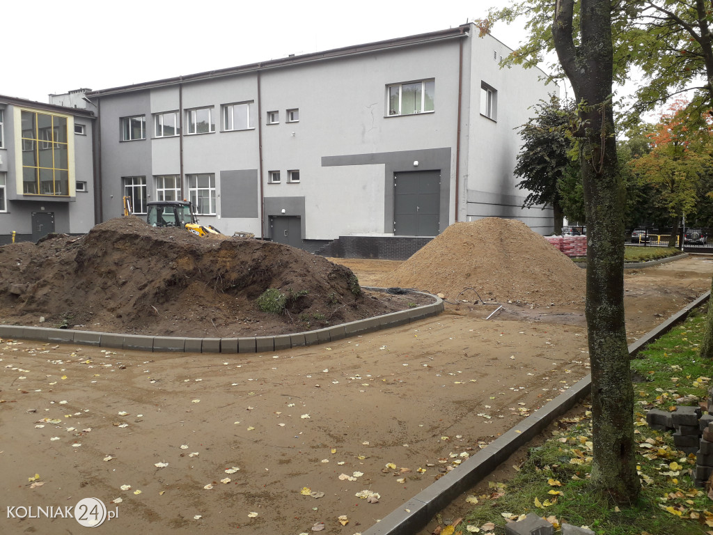 Remont placu za kolneńskim domem kultury