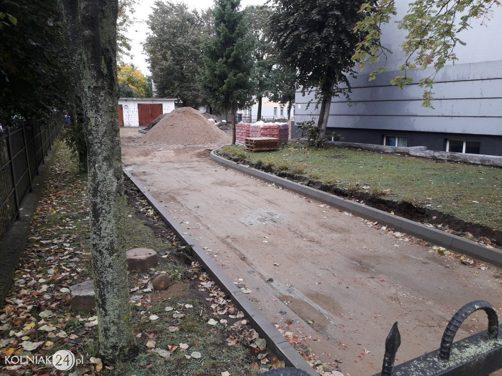 Remont placu za kolneńskim domem kultury