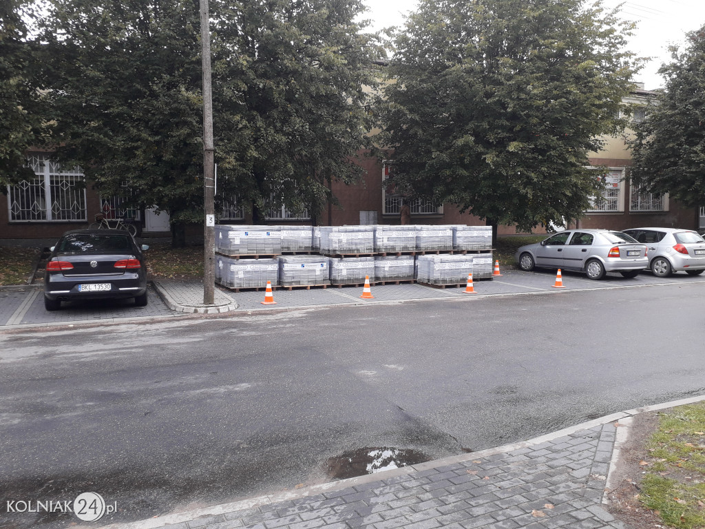 Remont placu za kolneńskim domem kultury