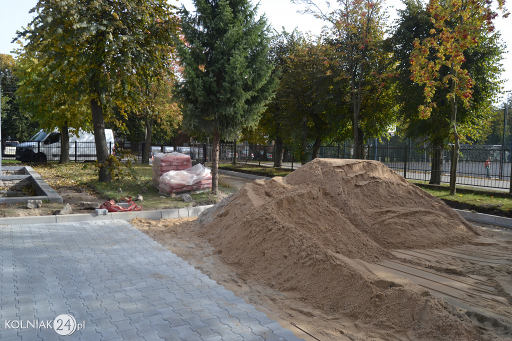 Koniec prac na placu za domem kultury