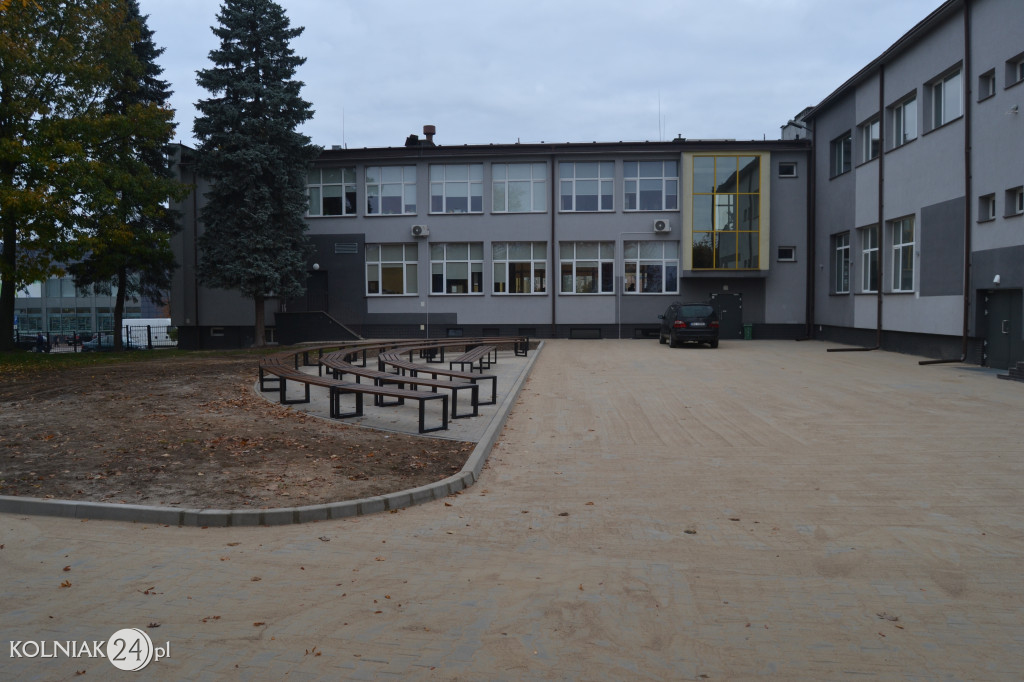 Koniec prac na placu za domem kultury