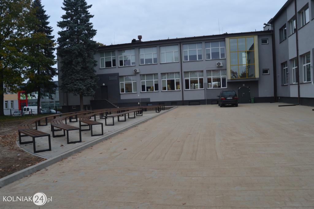 Koniec prac na placu za domem kultury