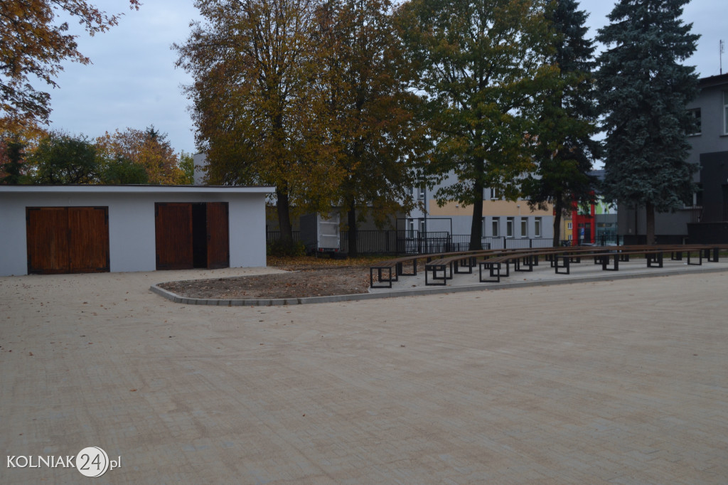 Koniec prac na placu za domem kultury