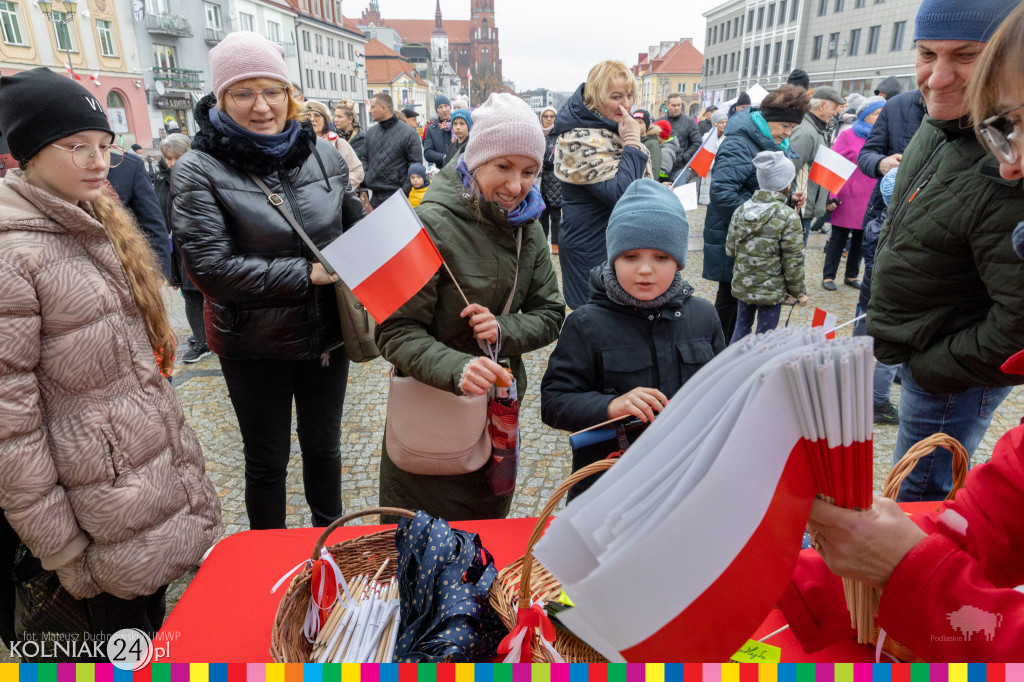 Przed pomnikiem Marszałka Józefa Piłsudskiego